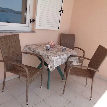 Anita House شقة